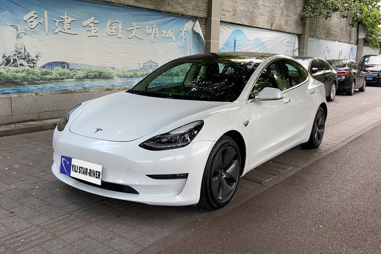 Tesla Model 3 590KM